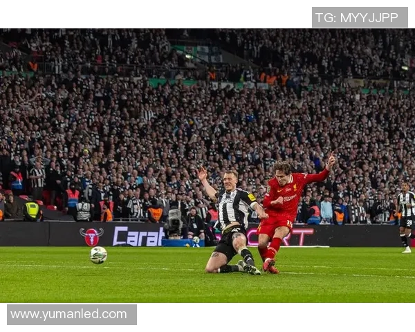 英格兰足球超级联赛赛季激烈竞争新趋势与顶级球队崛起解析